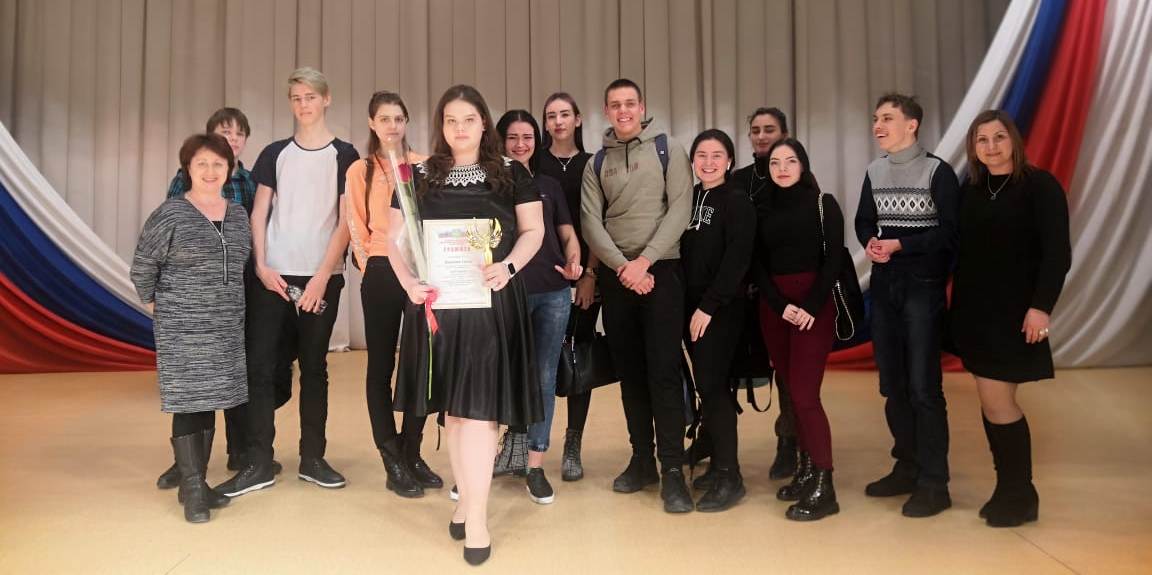 Студентка 1 курса Олеся Корунова стала лауреатом II степени конкурсов военно-патриотической песни
