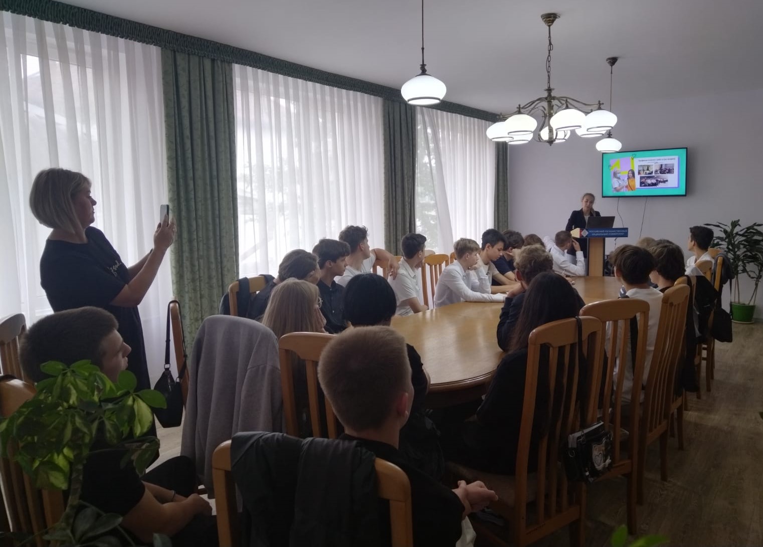 Круглый стол «Занятость молодёжи  в свободное от учёбы время»