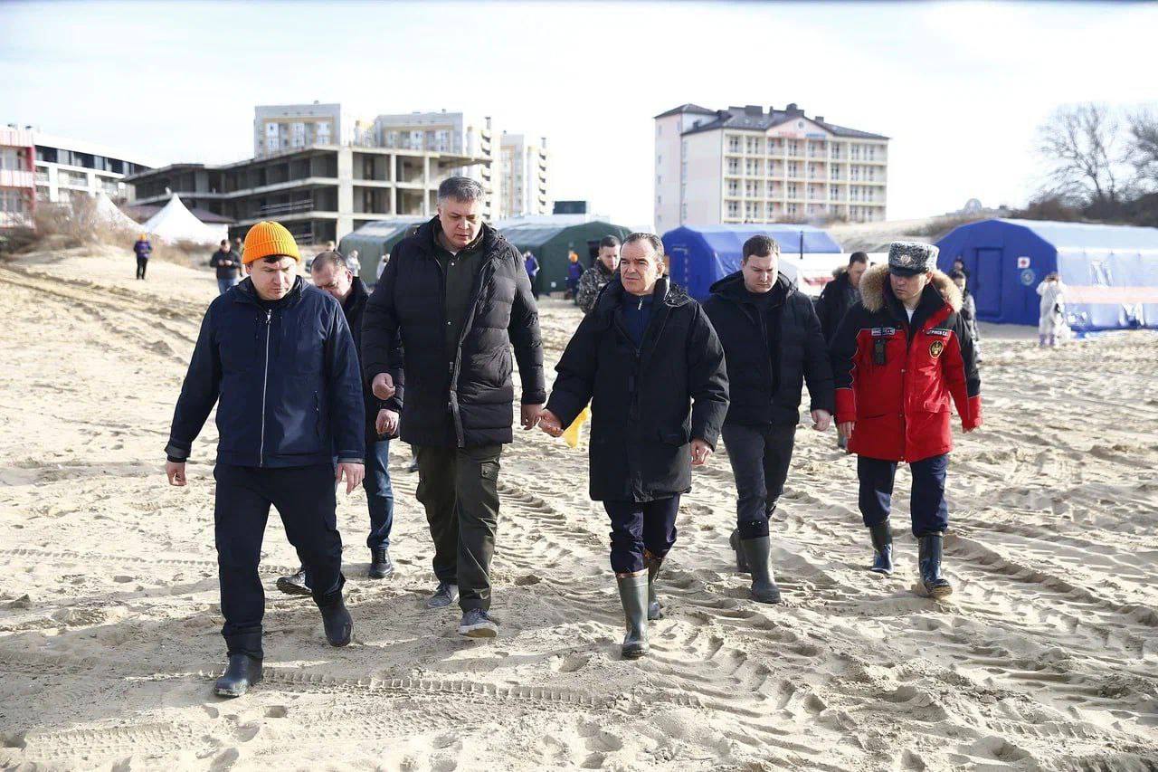 Сегодня губернатор Краснодарского края Вениамин Кондратьев посетил площадки, на которых ведутся работы по очистке пляжей Анапы